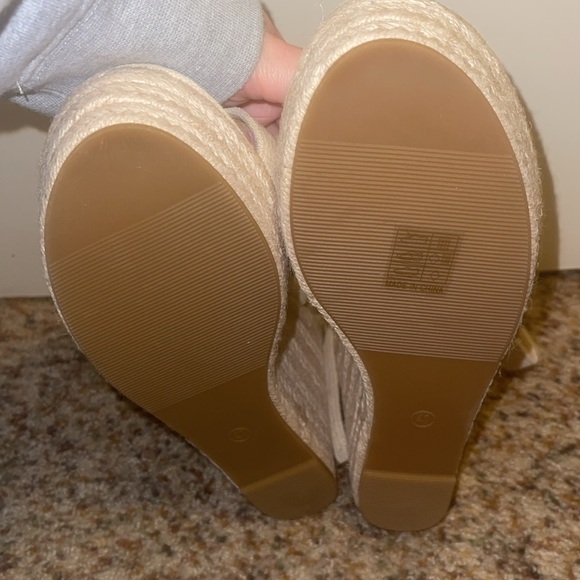 NEW❗️Tan Ankle Strap Wedges❕ - Picture 3 of 4